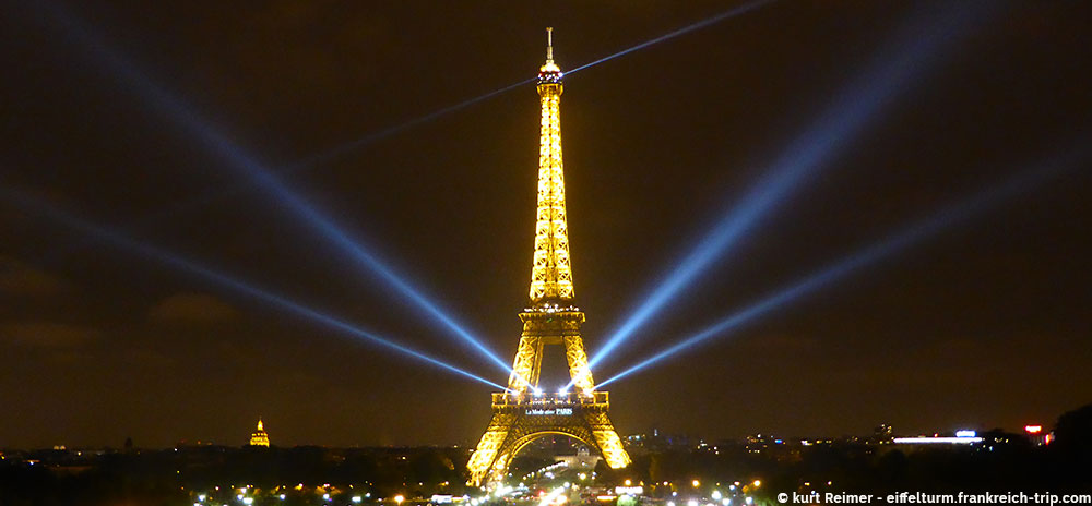 Der Eiffelturm feiert die Fashion week